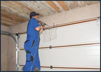 Garage Doors Store Repairs Jamaica, NY 347-394-1402 - cont-gdr-door-repair-08m